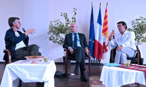 Stéphane Paoli interroge Bertrand Hervieu et Jean-Jacques Rault. (photographies Région PACA-LEGTA Valabre)