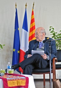 Georges Daniel écoute Aïcha Sif. (photographies Région PACA-LEGTA Valabre)