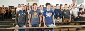 Les lycéens pendant le Chant des partisans. (photographie Région PACA-LEGTA Valabre)