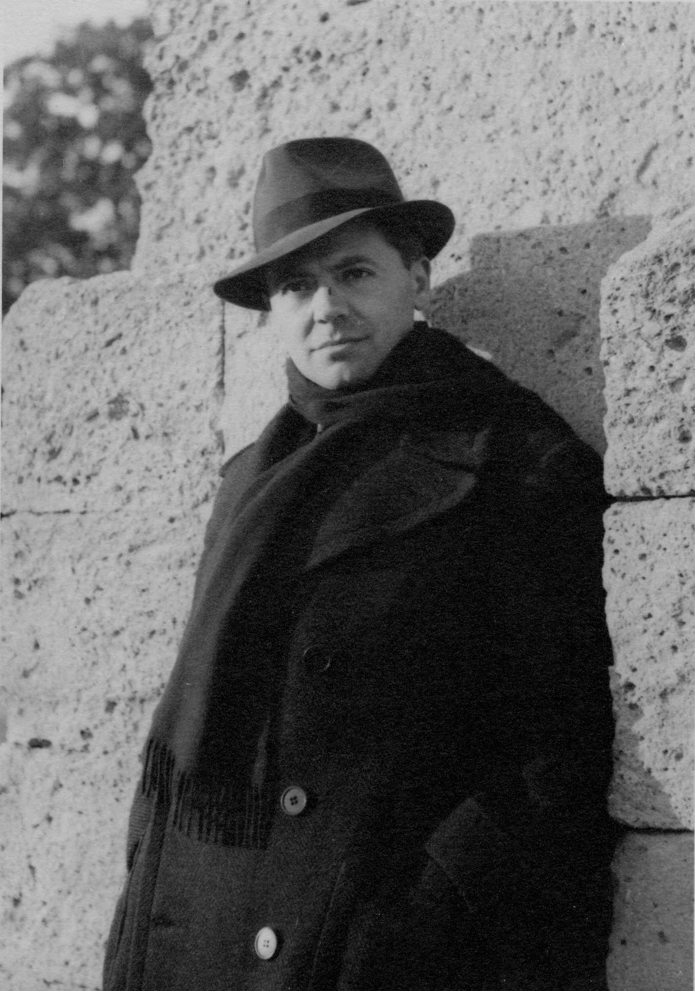 1er janvier 1942 : Le retour de Jean Moulin en France . Fin-Nov-39-Jean-Moulin-promenade-du-Peyrou-%C3%A0-Montpellier-